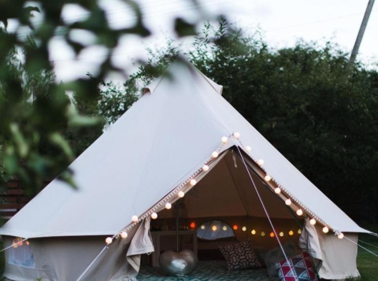 Wildberry Glamping Hotel Orgères-la-Roche Eksteriør billede