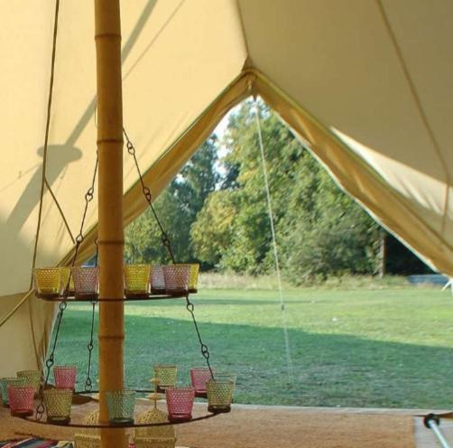 Wildberry Glamping Hotel Orgères-la-Roche Eksteriør billede
